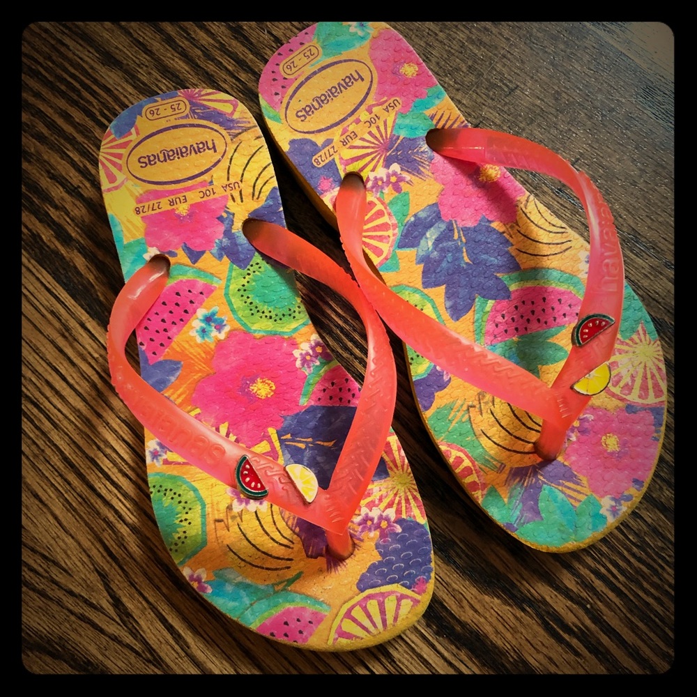 Girl’s havaianas 25-26 tropical print with charms
